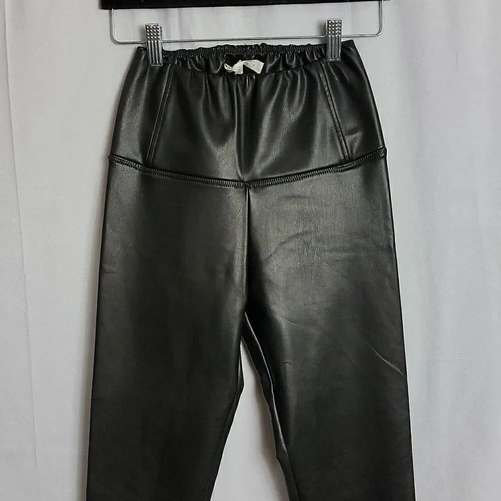🖤5/$20🖤 HONEY PUNCH.. faux leather pants..
